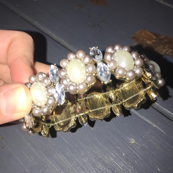 Faux pearl & diamonds cuff - Picture 4 of 9